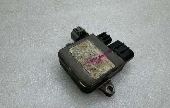 Tesla Model S Coolant fan relay 8282120280