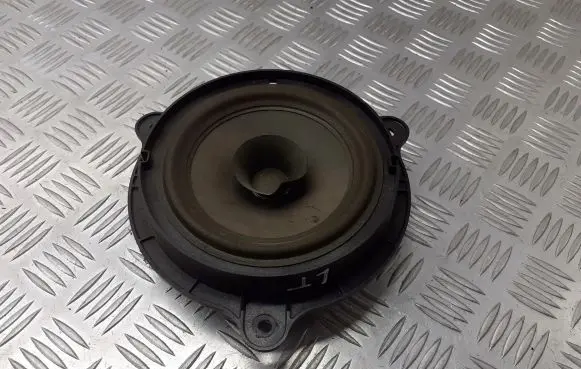 Nissan Primera Subwoofer speaker 28156-AV700