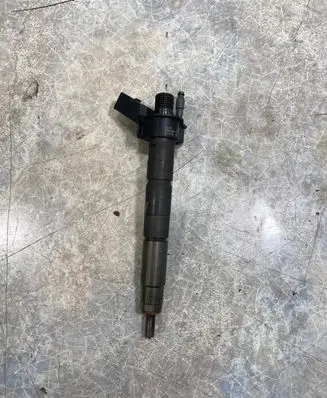 BMW 5 G30 G31 Fuel injector 8571565