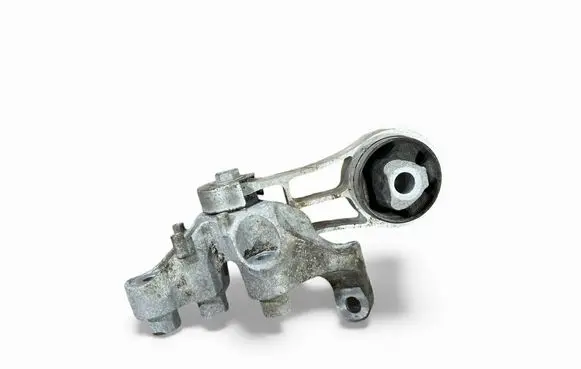 Chrysler Pacifica Engine mount bracket P68224737AB D032031817