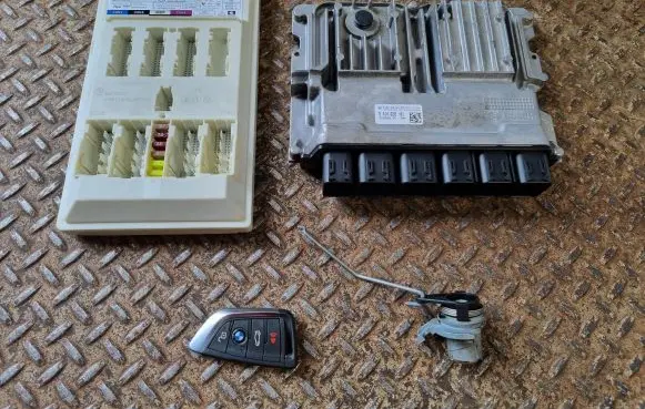 Engine ECU kit and lock set