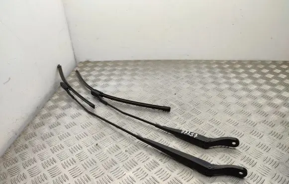 Citroen Berlingo Front wiper blade arm 9682974780 9682974380