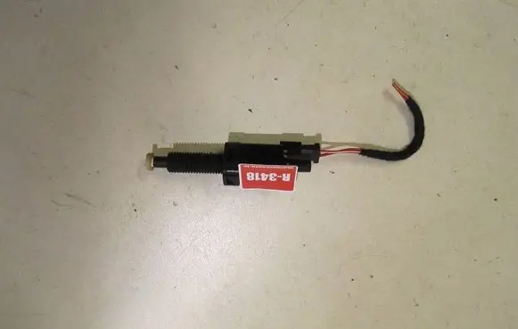 Audi A4 S4 B5 8D Brake pedal sensor switch 811907343B 811907
