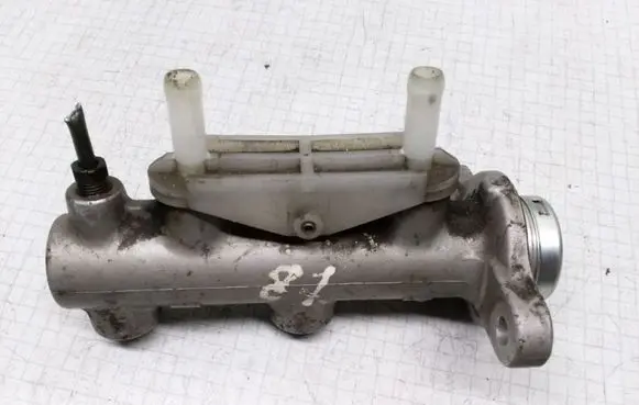 Mitsubishi Space Wagon Master brake cylinder