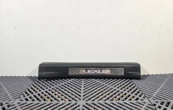 Lexus RX 330 - 350 - 400H Rear sill trim cover 6793048021 7791748030 6793048010