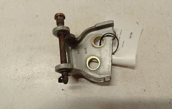 Citroen C5 Front door lower hinge