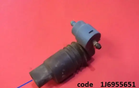 Volkswagen New Beetle Windscreen/windshield washer pump 1J6955651