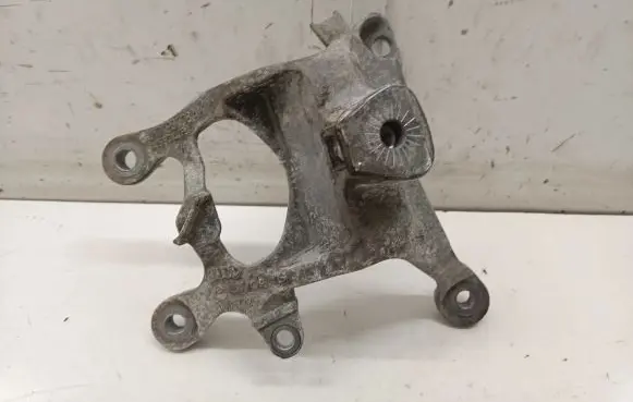 Audi A8 S8 D4 4H Engine mounting bracket 4H0199308AK