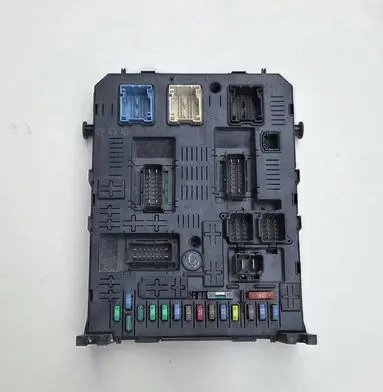 Citroen C4 I Fuse module 966405918001