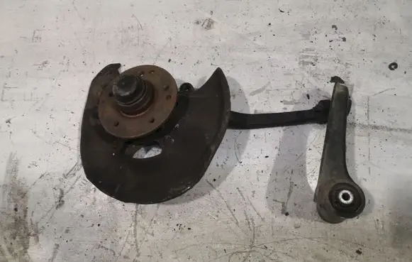 Mercedes-Benz E W210 Front wheel hub 2102201