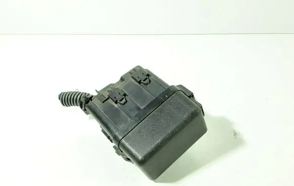 Toyota Auris 150 Relay mounting block 9008087019 9102 7191