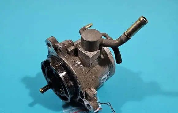 Mazda MPV II LW Vacuum pump X2T58172 IMPRK1403085