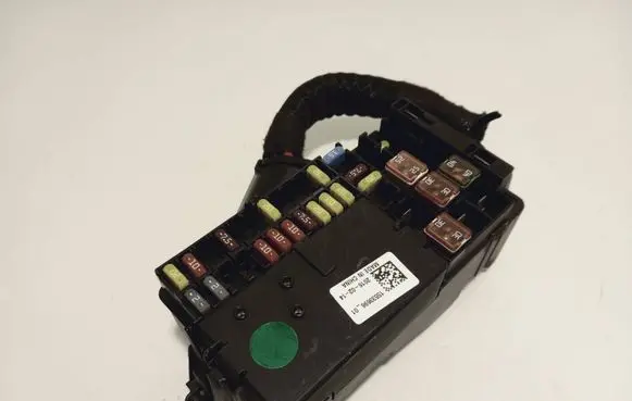 Opel Astra K Fuse module 15533696