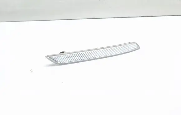 BMW X6 M Front reflector 7187088