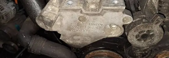 Engine mounting bracket