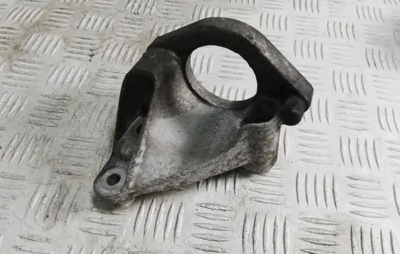 Mercedes-Benz B W246 W242 Engine mounting bracket A6072050101 15412801
