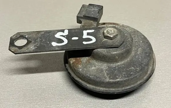 Suzuki Swift I Horn signal