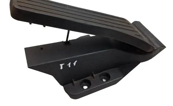 Accelerator throttle pedal