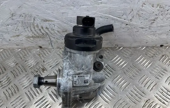 Skoda Octavia Mk4 Fuel injection high pressure pump 0445010790 05L130V01 05L130755