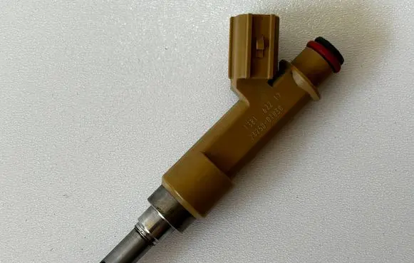 Toyota Auris E180 Fuel injector 232500T030