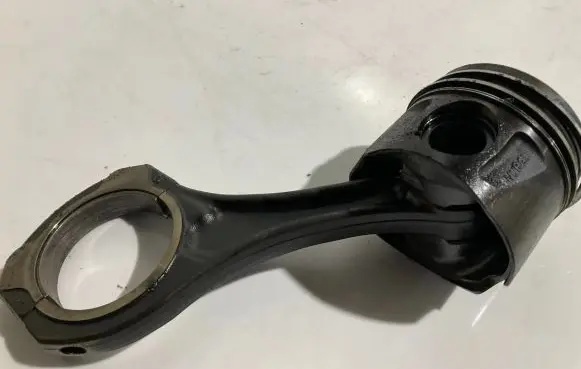 Mercedes-Benz E W211 Piston A642