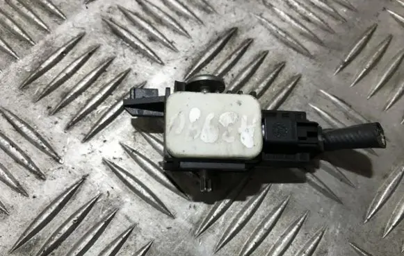 Renault Clio III Airbag deployment crash/impact sensor 8200529572 280106
