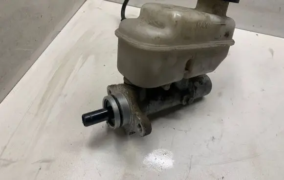KIA Sorento Master brake cylinder