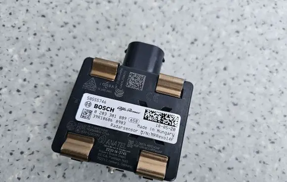 Alfa Romeo Giulia Distronic sensor radar 50555746