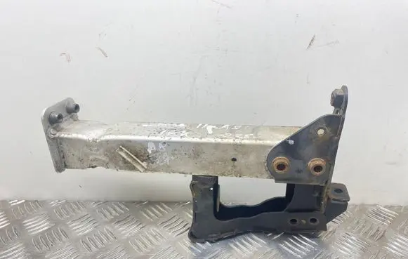 Audi A8 S8 D4 4H Front bumper mounting bracket 4H0806063E