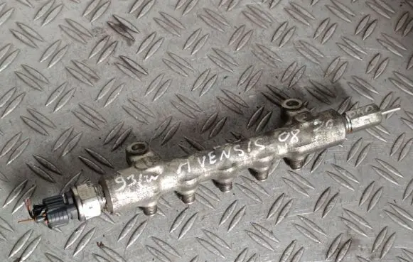 Toyota Avensis T250 Fuel main line pipe 89458 T0Y0TA 71010