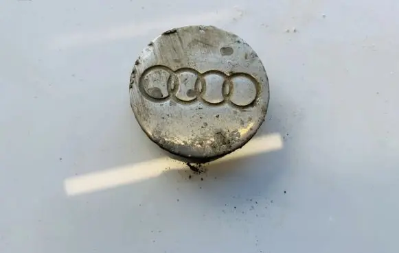Audi A3 S3 8L Original wheel cap 8n0601170