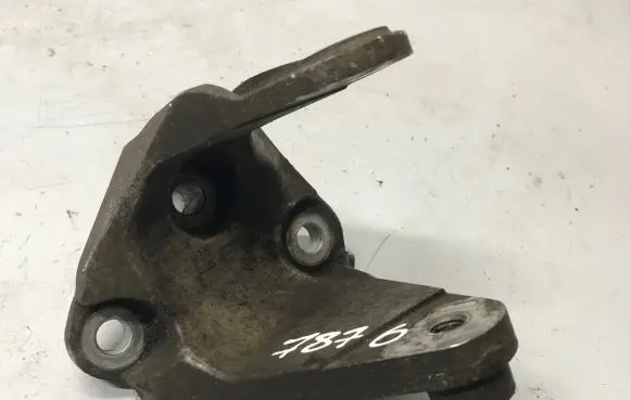 Opel Insignia A Engine mounting bracket 13228287