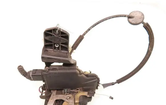 Volkswagen PASSAT B5.5 Front door lock