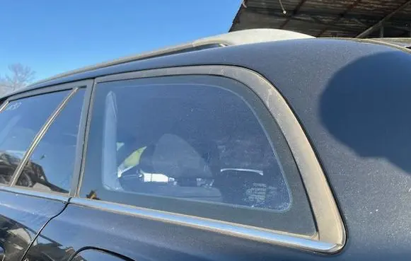 Toyota Avensis Verso Rear side window 
