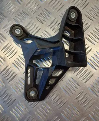 Volkswagen PASSAT B7 Gear shift cable bracket 1K0711789G