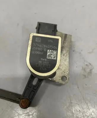 BMW 5 F10 F11 Headlight/headlamp level sensor 6784075 25916010