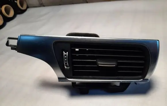 Audi A6 S6 C7 4G Dashboard side air vent grill/cover trim 4G1820901