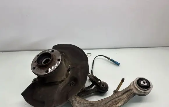 BMW 5 E60 E61 Front wheel hub M136