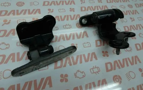 Rear door hinge set