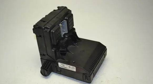 Volvo V70 Fuse module 30765646 28043321 06W112