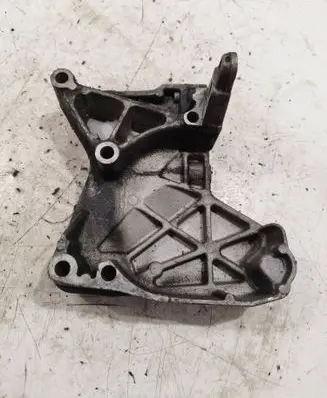 Nissan Qashqai Engine mounting bracket 8200633253