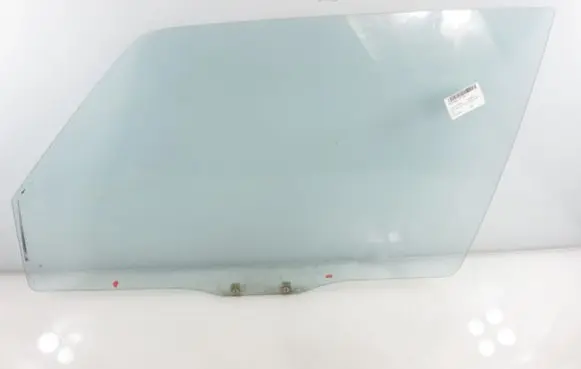 Mitsubishi Pajero Front door window/glass (coupe) 