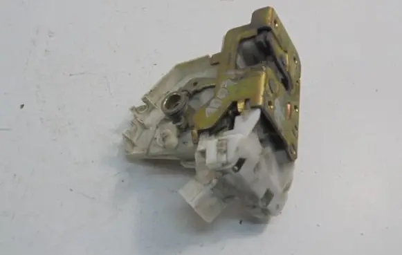 Ford Mondeo Mk III Front door lock 1S7A-F21812-KA