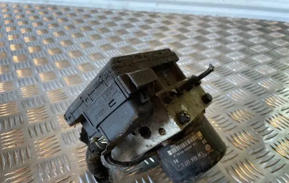 Volkswagen Golf IV ABS Pump 1J0907379G 5WK8474 HLS8130S15