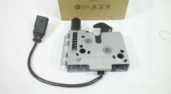 Cupra Leon Engine bonnet/hood lock/catch 4K0823509A