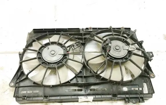 Radiator cooling fan shroud