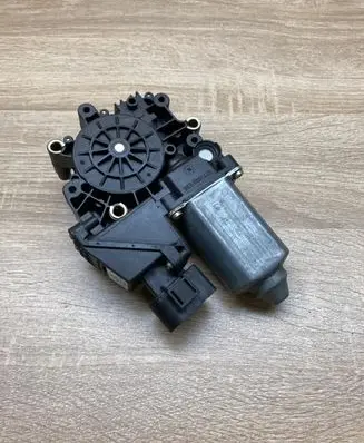 Volkswagen PASSAT B5 Rear door window regulator motor 114188113 0536001401