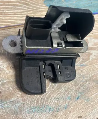 Volkswagen Polo Tailgate/trunk/boot lock/catch/latch 6r0827505b