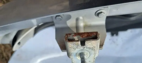 Tailgate/trunk/boot hinge