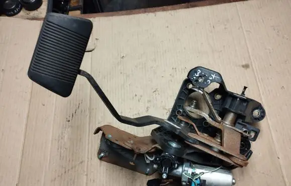 Chrysler Town u0026 Country V Brake pedal 04721923AC